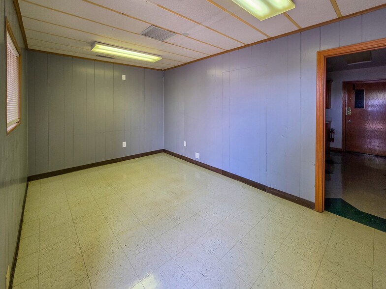 More Photos Of 125 Ruidosa Ave, Abilene Warehouse For Lease