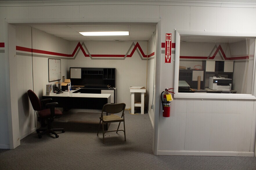 More Photos Of 645 Bellefontaine Ave, Marion Light Distribution For Sale