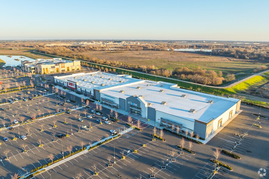 More Photos Of 8320 Delta Shores Cir S, Sacramento Freestanding For Sale