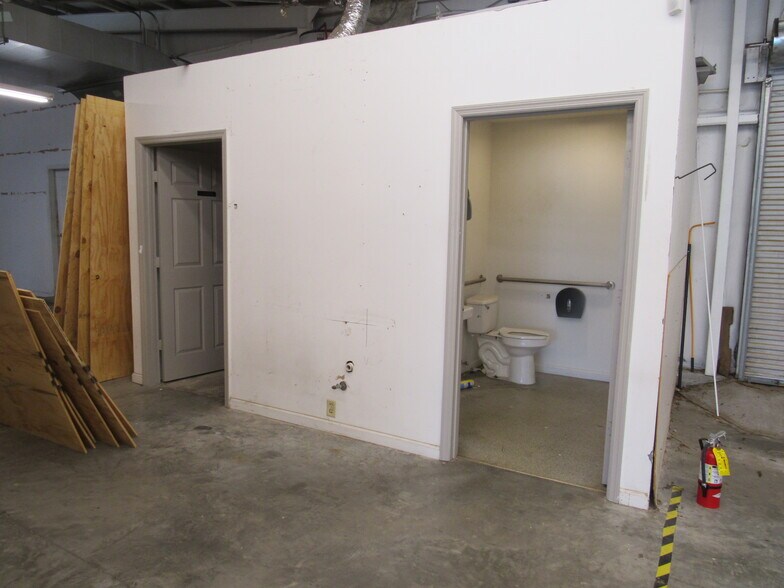 More Photos Of 212 1st Ave SE, Moultrie Freestanding For Sale
