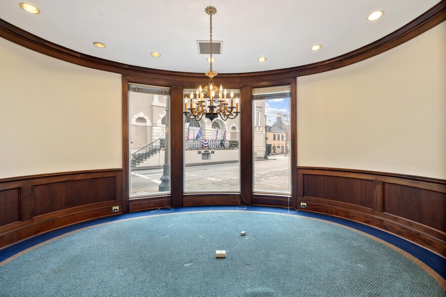 More Photos Of 16 Broad St, Charleston Bank For Lease
