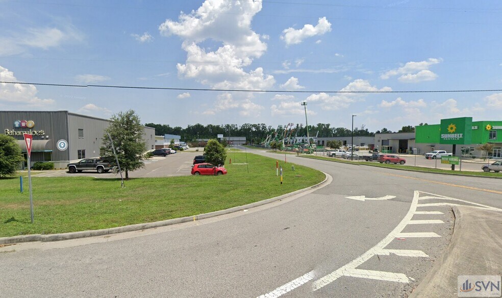 More Photos Of 38 W Chatham Ct, Garden City Warehouse For Lease