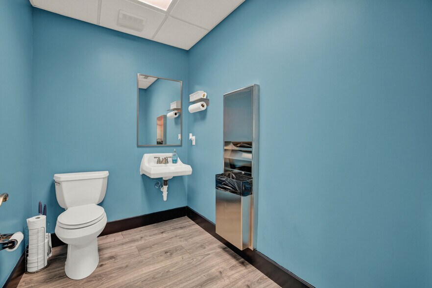 More Photos Of 30665 N Us Hwy 281, Bulverde Office For Sale