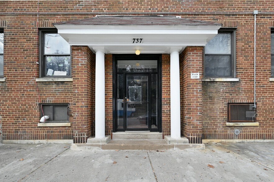 More Photos Of 737 Warburton Ave, Yonkers Apartments For Sale