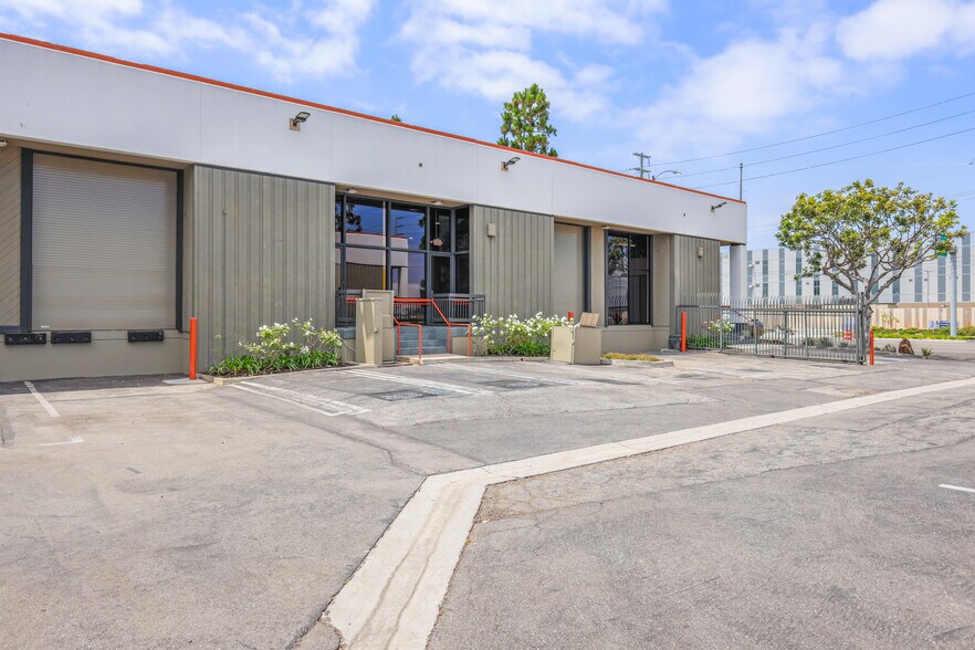 More Photos Of 9610-9680 S La Cienega Blvd, Inglewood Warehouse For Lease