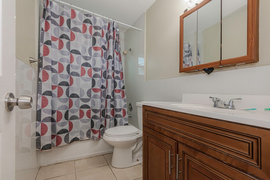 More Photos Of 4063-4065 SW 51st St, Fort Lauderdale Apartments For Sale