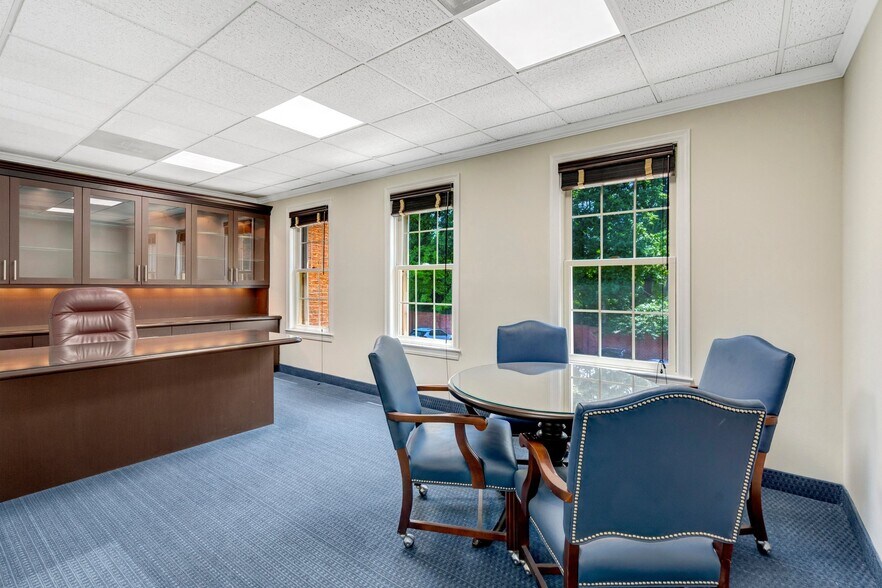 More Photos Of 10525 Braddock Rd, Fairfax Medical For Sale