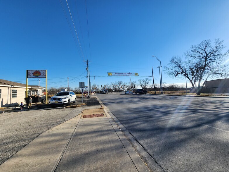 More Photos Of 108 Schertz Pky, Schertz Auto Repair For Sale