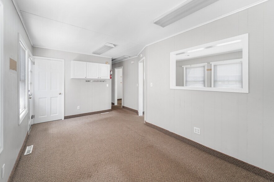 More Photos Of 97 W Montauk Hwy, Hampton Bays Office For Sale