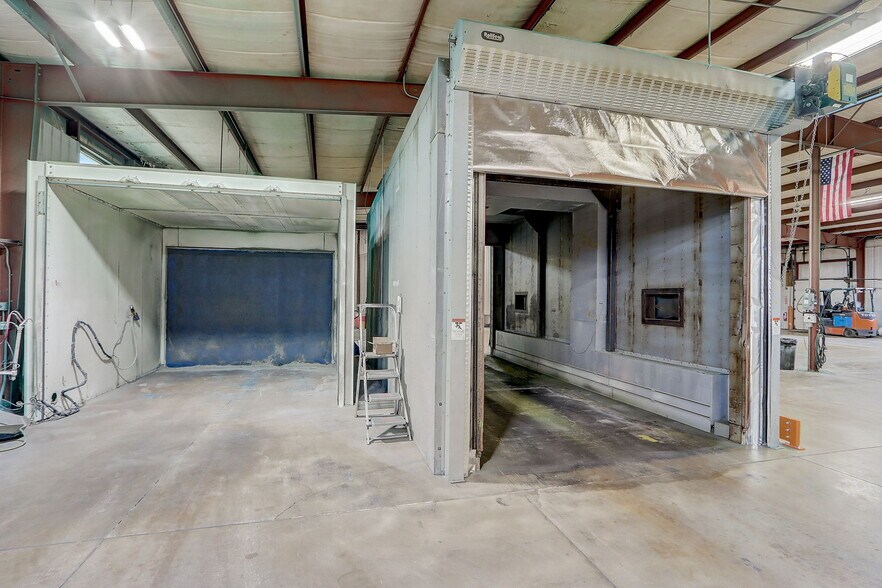 More Photos Of 860 N Parkway St, Jefferson Warehouse For Sale