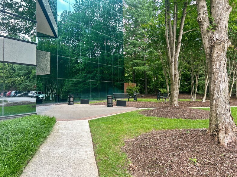 More Photos Of 7400 Beaufont Springs Dr, Richmond Coworking Space