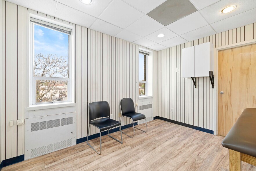 More Photos Of 3715 Main St, Bridgeport Medical For Sale