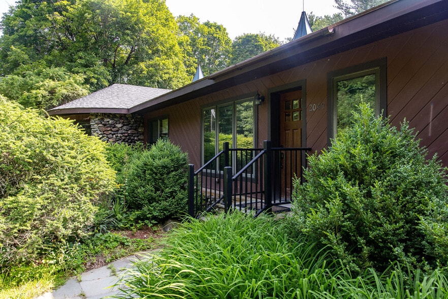 More Photos Of 2049 S Undermountain Rd, Sheffield Schools For Sale