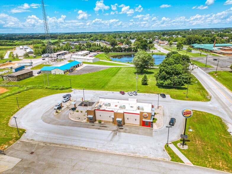 More Photos Of 926 S Lincoln Blvd, Hodgenville General Retail For Sale