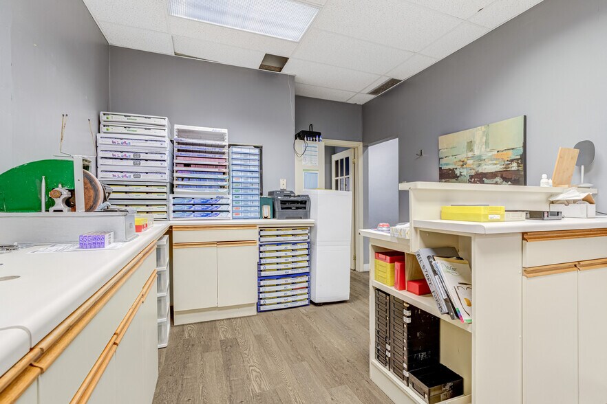 More Photos Of 3000 Bloor St W, Toronto Storefront For Sale