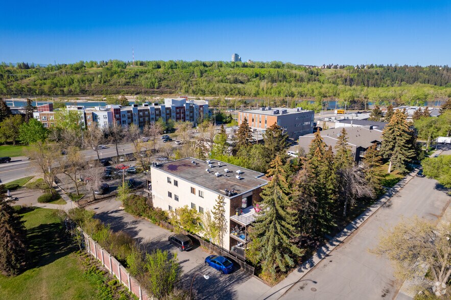 More Photos Of 2515 1st Ave NW, Calgary Apartments For Sale