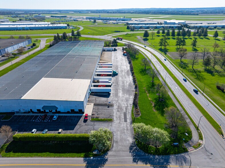 More Photos Of 2300 Rickenbacker Pky, Columbus Warehouse For Lease