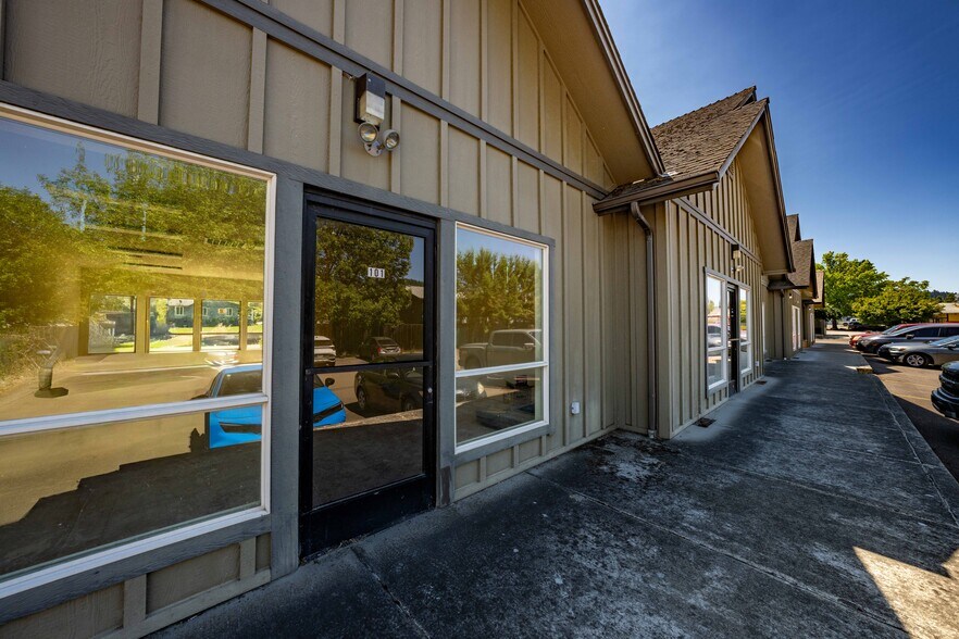 More Photos Of 209 S Old Pacific Hwy, Myrtle Creek Office For Sale