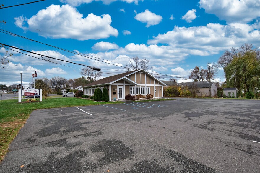 More Photos Of 404 Troy Schenectady Rd, Latham Office Residential For Lease