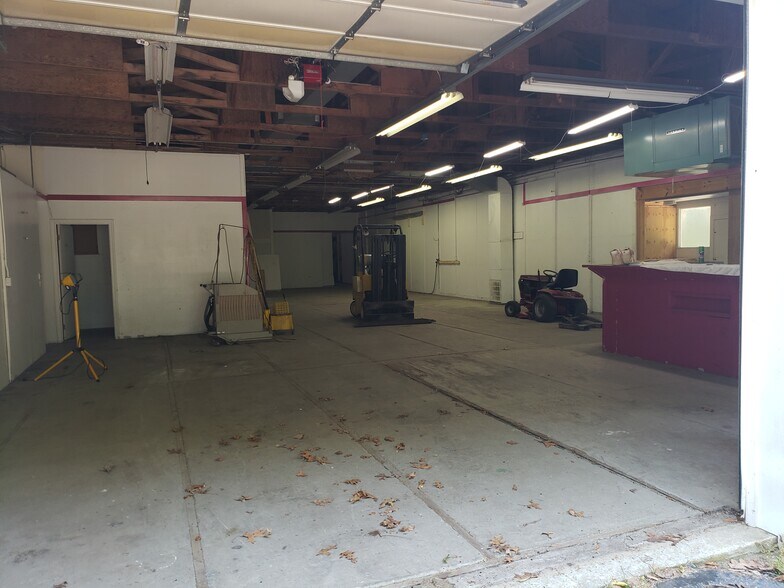 More Photos Of 348 Hokum Rock Rd, South Dennis Warehouse For Sale