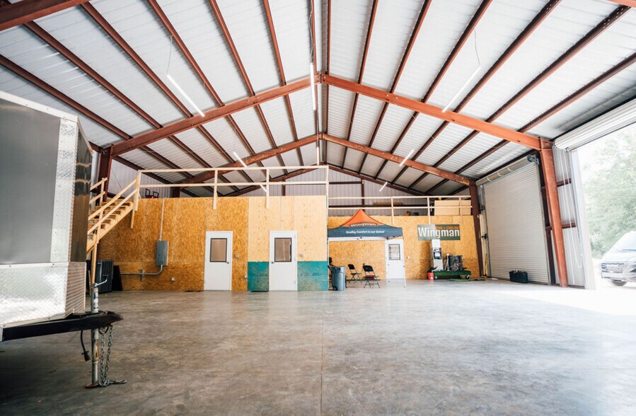 More Photos Of 1679 Lee Road 10, Auburn Warehouse For Lease