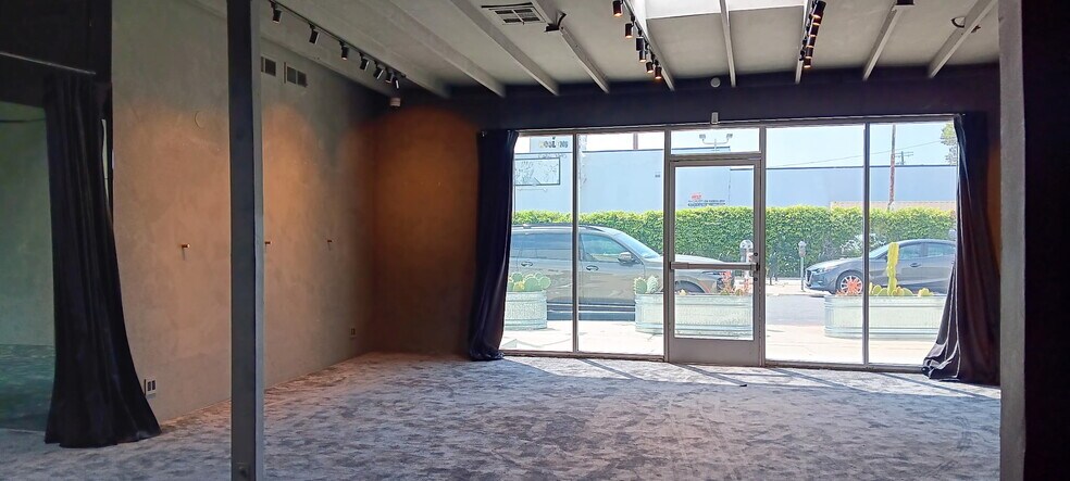 More Photos Of 306 N Flores St, Los Angeles Storefront For Lease