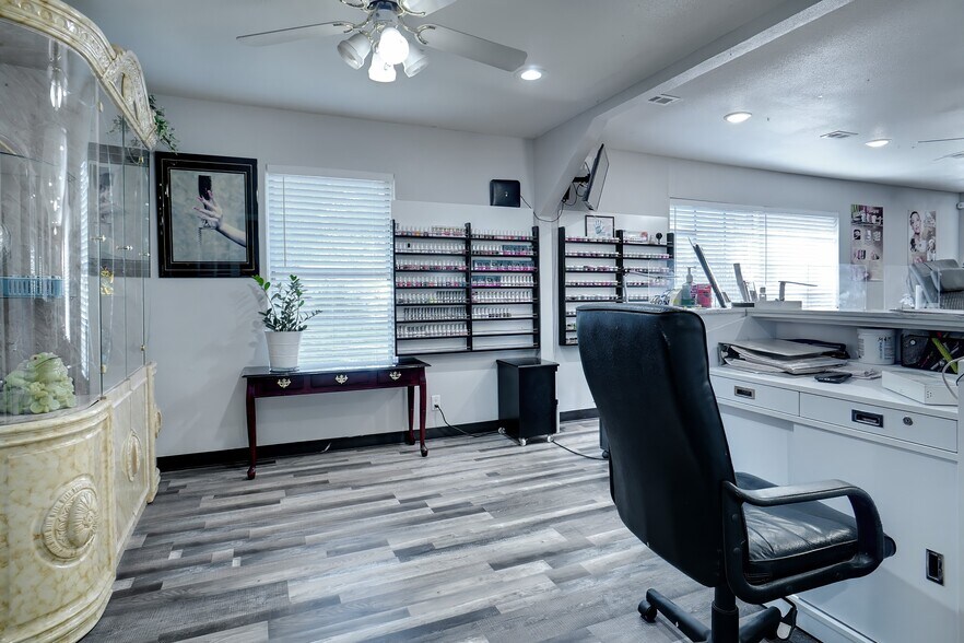 More Photos Of 7298 Glenview Dr, North Richland Hills Freestanding For Sale