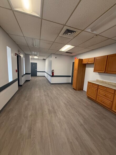 More Photos Of 182 Commerce St, East Haven Manufacturing For Lease