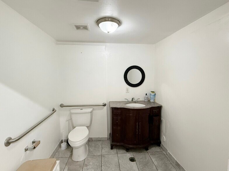 More Photos Of 6630-6632 Rosemead Blvd, Pico Rivera Freestanding For Lease