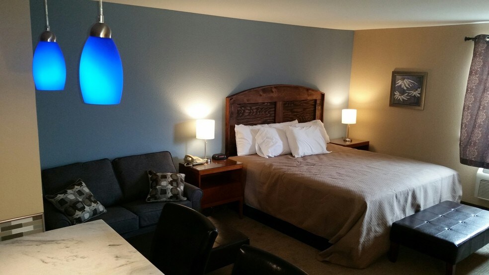 More Photos Of 1423 S US Old Highway 75, Sabetha Hotel For Sale