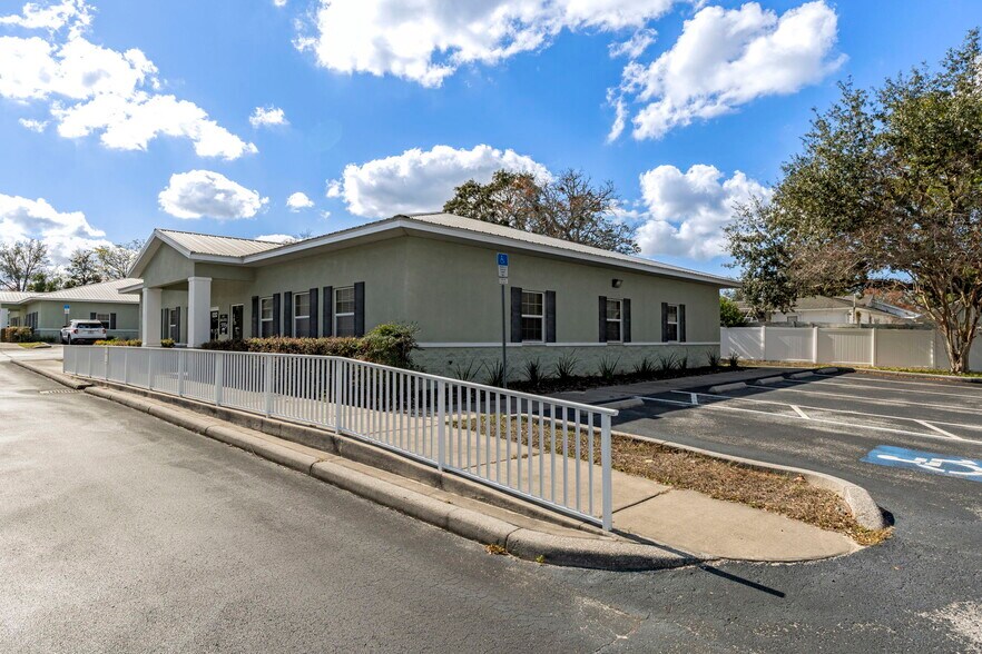 More Photos Of 8352 Forest Oaks Blvd, Spring Hill Office For Sale