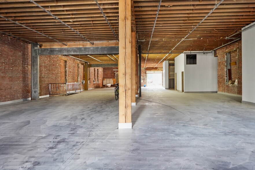 More Photos Of 3310 S Main St, Los Angeles Warehouse For Lease