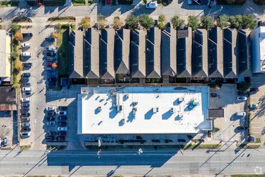 More Photos Of 1324 N Shepherd Dr, Houston Storefront Retail Office For Lease