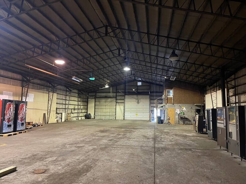 More Photos Of 125 Stewart St, Empire Distribution For Lease