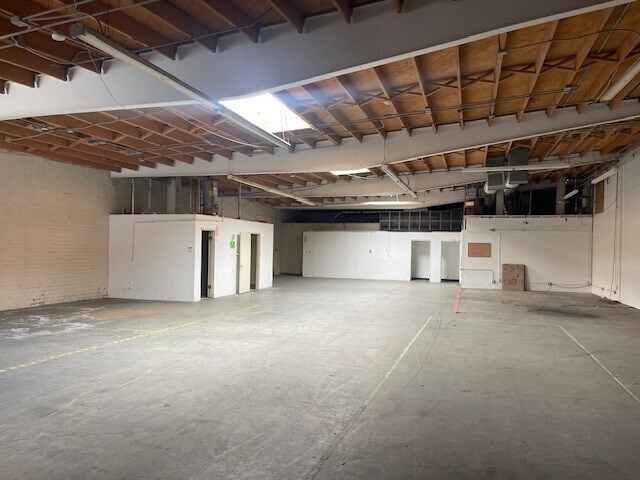 More Photos Of 1653 12th St, Santa Monica Warehouse For Lease
