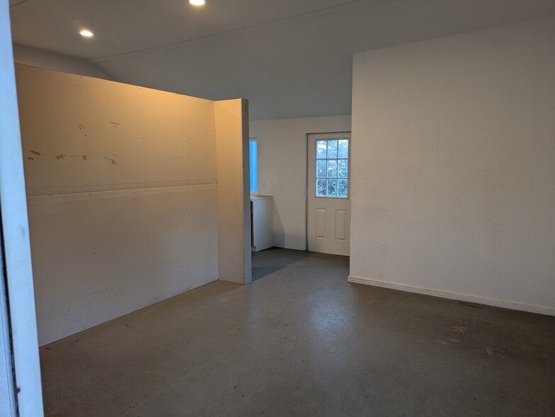 More Photos Of 10301 31st St E, Edgewood Contractor Storage Yard For Lease