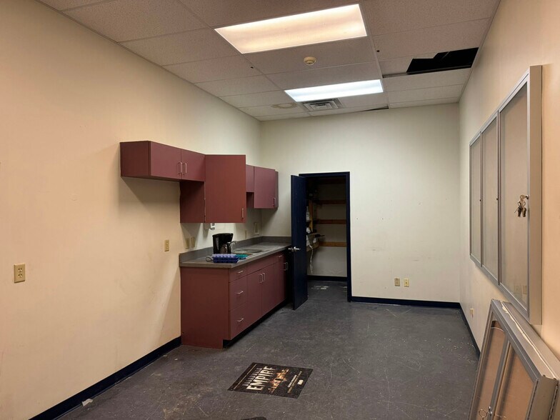 More Photos Of 535 E Turkeyfoot Lake Rd, Akron Warehouse For Sale