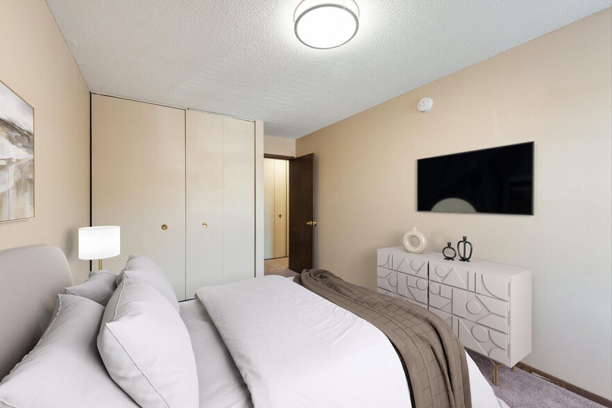 More Photos Of 2236 Lower Afton Rd, Saint Paul Apartments For Sale