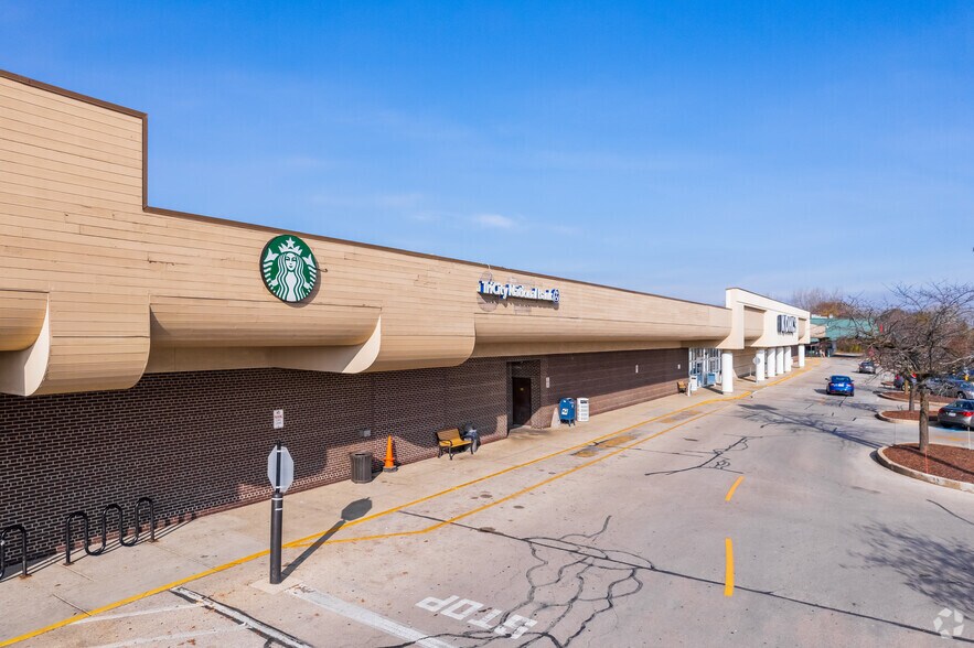More Photos Of 2525-2677 S 108th St, West Allis General Retail For Lease