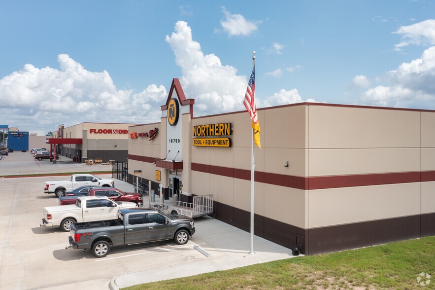 More Photos Of 18780 US-59, Humble Freestanding For Sale