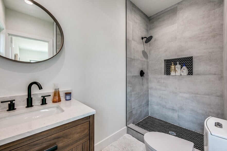 More Photos Of 4106 Swiss Ave, Dallas Office Residential For Lease