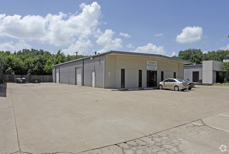 More Photos Of 2421 Thomas Rd, Haltom City Warehouse For Sale