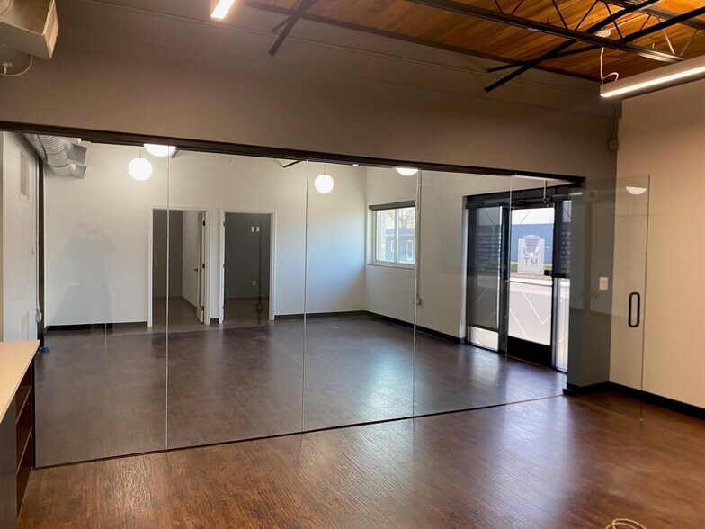 More Photos Of 2265-2279 Cole St, Birmingham Showroom For Lease