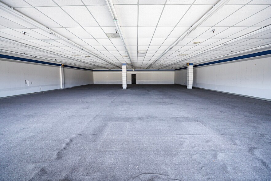 More Photos Of 385 Outlet Ave, Eddyville Unknown For Lease