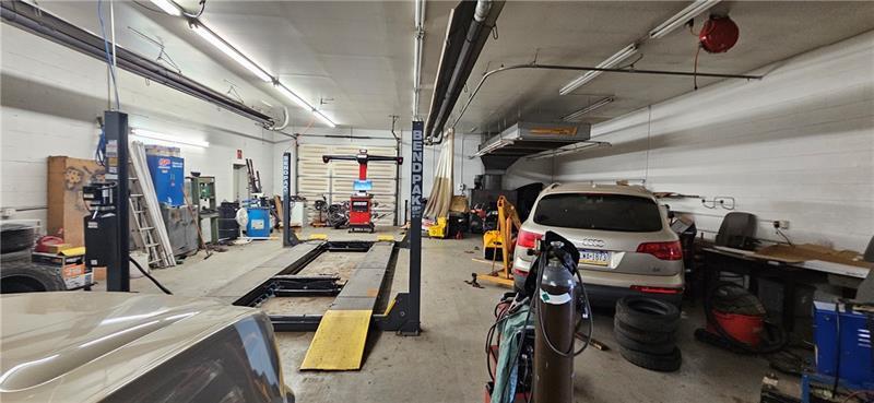 More Photos Of 340 Industrial Blvd, New Kensington Warehouse For Sale