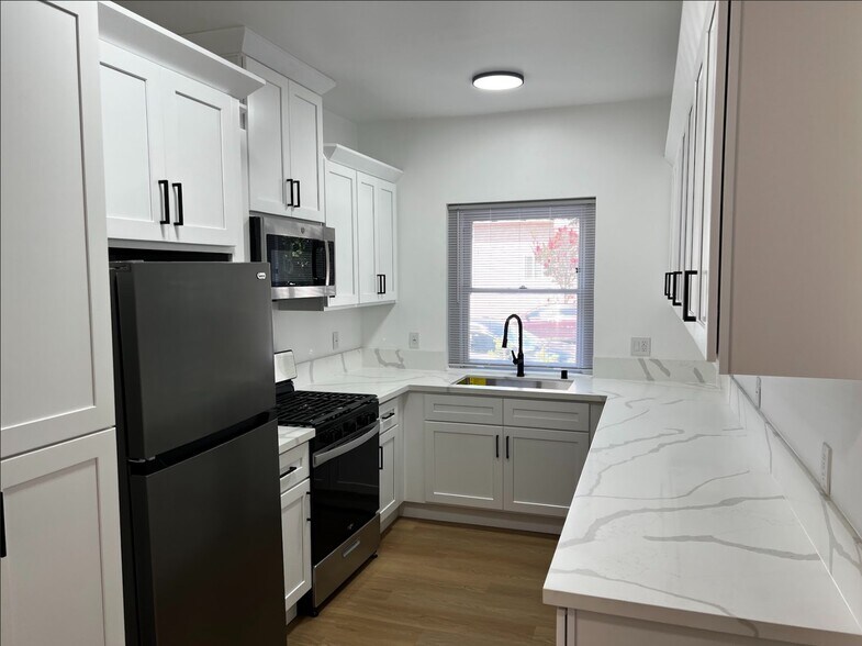 More Photos Of 2101 Bonsallo Ave, Los Angeles Apartments For Sale