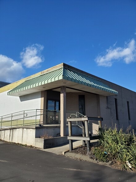 Primary Photo Of 240 Sargent Dr, New Haven Office For Lease