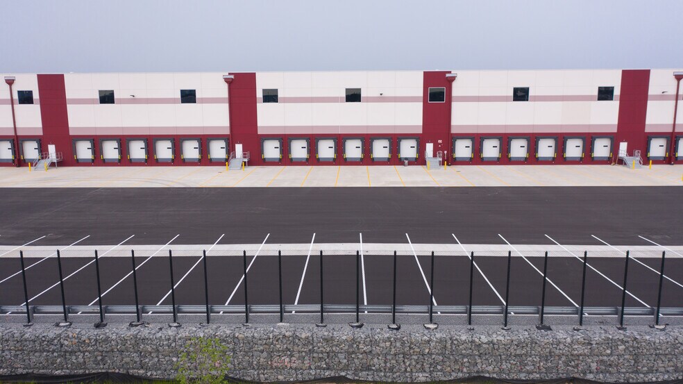 More Photos Of 101 Port Lincoln Rd, Bayonne Distribution For Lease