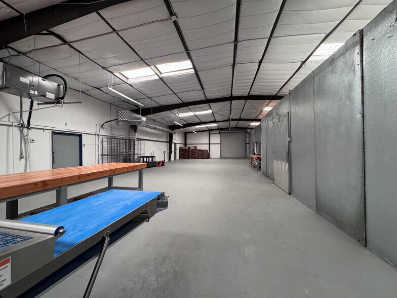 More Photos Of 814 Jackson St, Bakersfield Warehouse For Lease