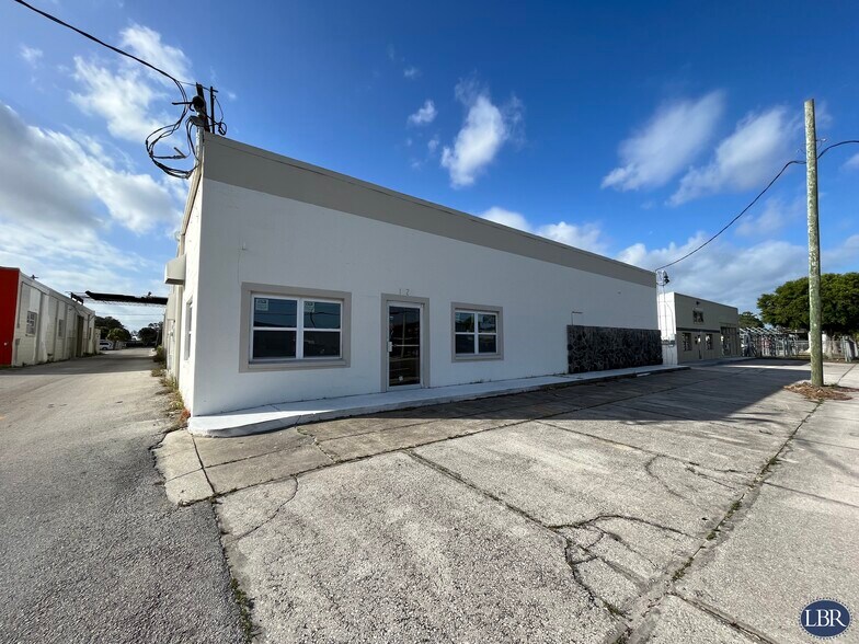 More Photos Of 1029 Aurora Rd, Melbourne Manufacturing For Lease